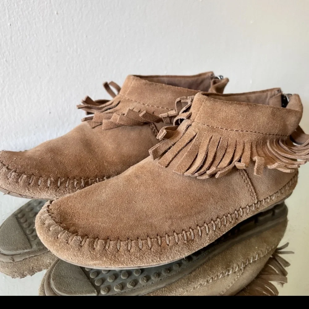 American Eagle Outfitters Fringe Moccasin Ankle Bootie Kids Shoe Size 6